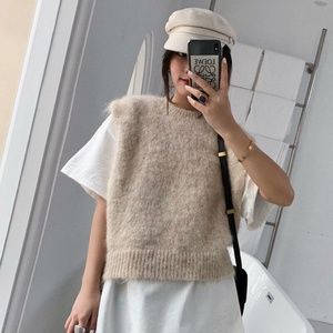 Basic cream knit vest